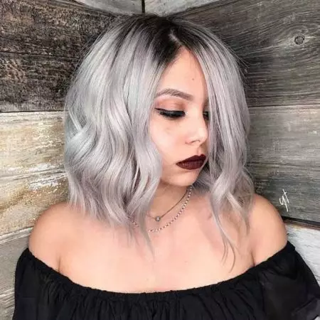 Gray Blond (29 mga larawan): Sino ang angkop para sa malamig na kulay-abo na kulay ng buhok? Mga halimbawa ng maikling haircuts kare na may kulay-abo na blond shade 5312_28