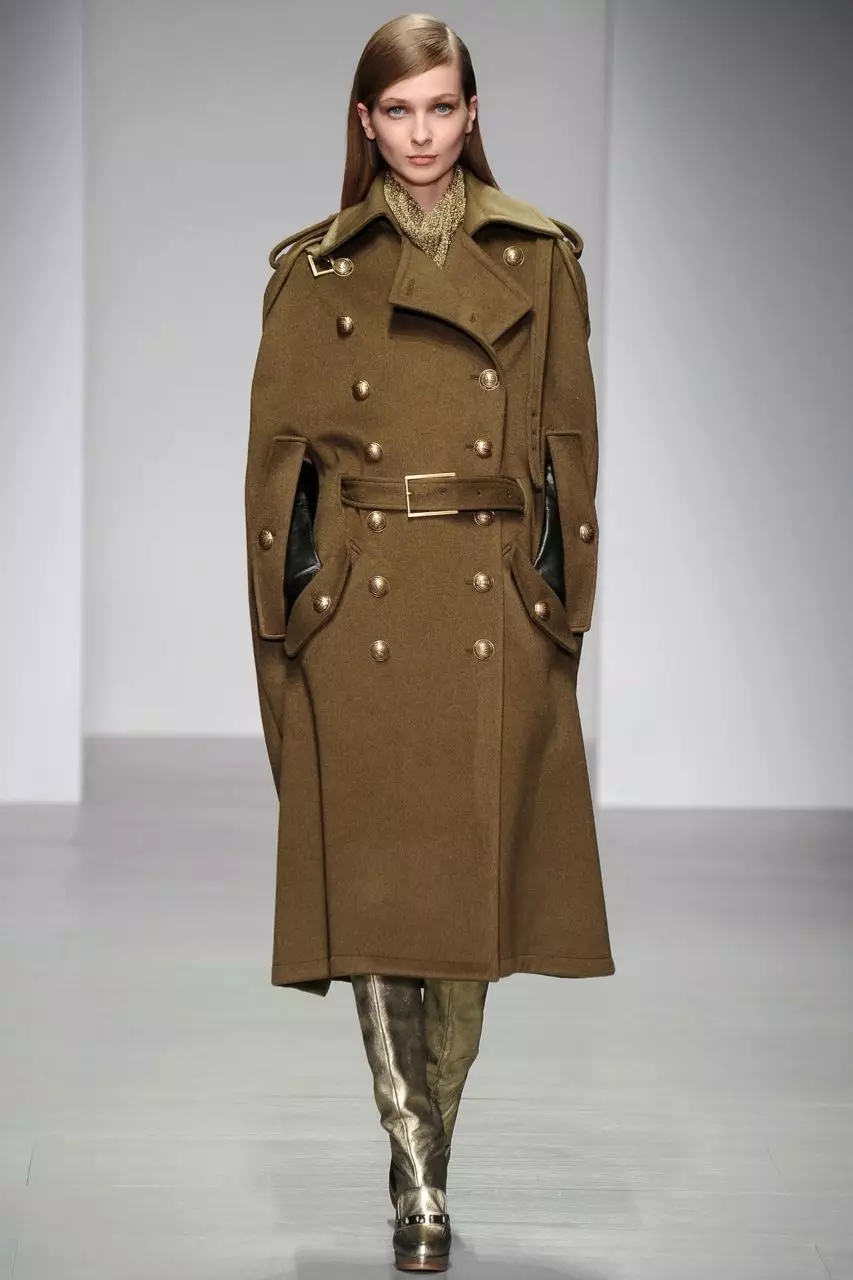 Coat Militari (66 fotografii): Modele pentru femei, cu ce să purtați 531_57