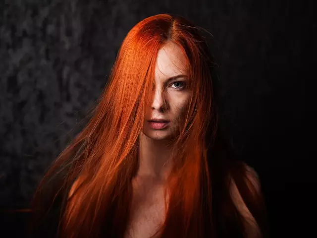 Redhead juuksed (96 fotot): punase värviga toonide palett, pikad ja lühikesed juuksed värvid, külma oranž, kuldsed punased ja muud värvi valikud 5335_40