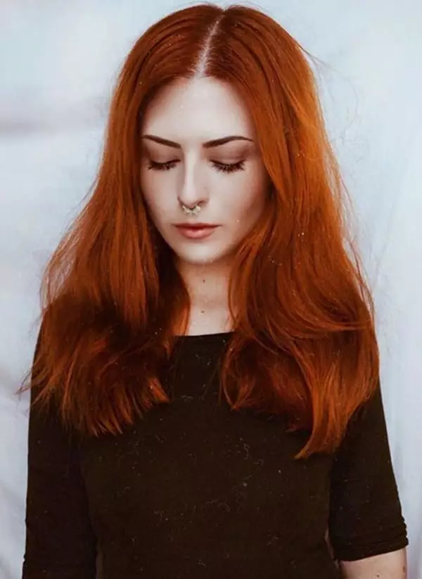 Redhead juuksed (96 fotot): punase värviga toonide palett, pikad ja lühikesed juuksed värvid, külma oranž, kuldsed punased ja muud värvi valikud 5335_51