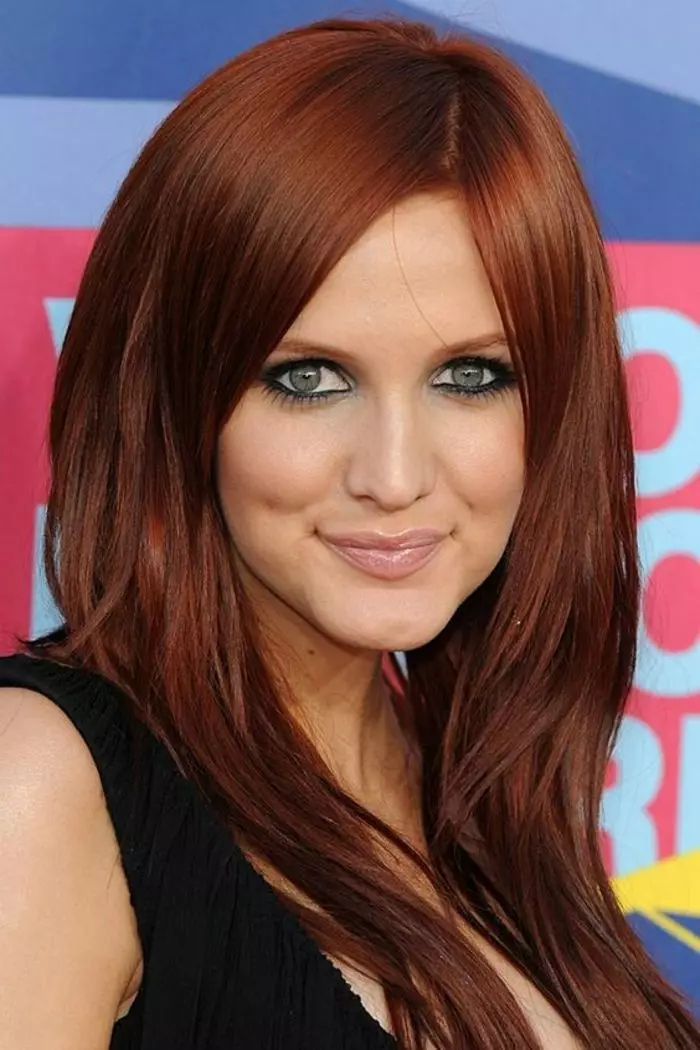Redhead juuksed (96 fotot): punase värviga toonide palett, pikad ja lühikesed juuksed värvid, külma oranž, kuldsed punased ja muud värvi valikud 5335_54
