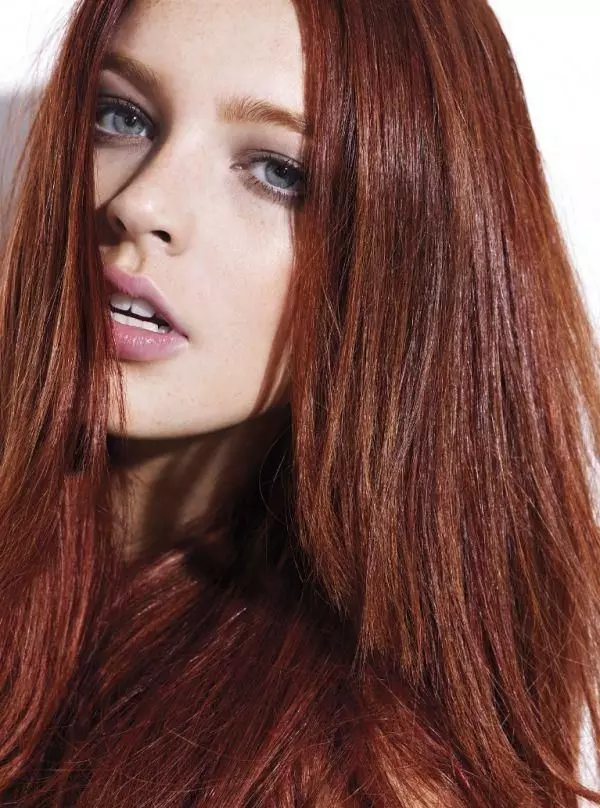Redhead juuksed (96 fotot): punase värviga toonide palett, pikad ja lühikesed juuksed värvid, külma oranž, kuldsed punased ja muud värvi valikud 5335_55