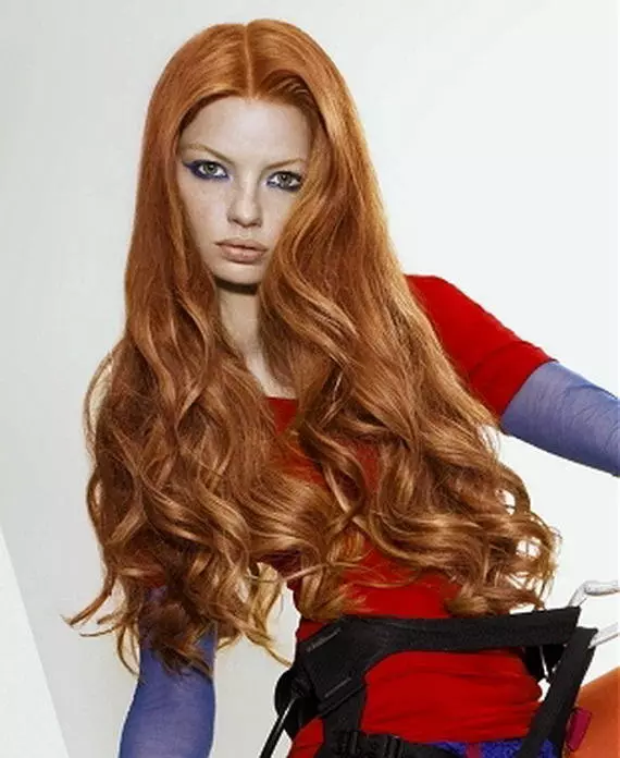 Redhead juuksed (96 fotot): punase värviga toonide palett, pikad ja lühikesed juuksed värvid, külma oranž, kuldsed punased ja muud värvi valikud 5335_69