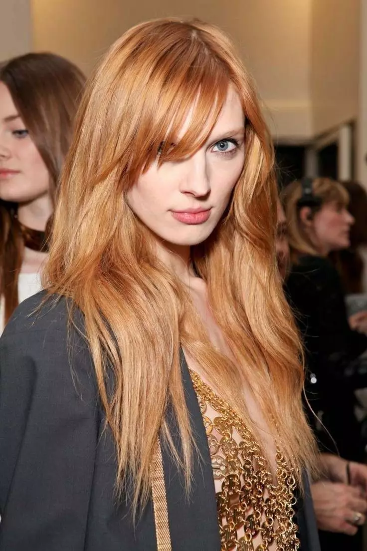 Redhead juuksed (96 fotot): punase värviga toonide palett, pikad ja lühikesed juuksed värvid, külma oranž, kuldsed punased ja muud värvi valikud 5335_72