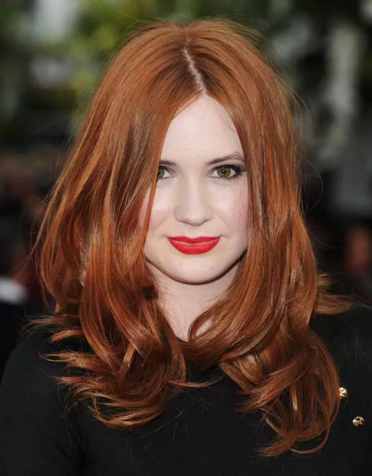 Redhead juuksed (96 fotot): punase värviga toonide palett, pikad ja lühikesed juuksed värvid, külma oranž, kuldsed punased ja muud värvi valikud 5335_8