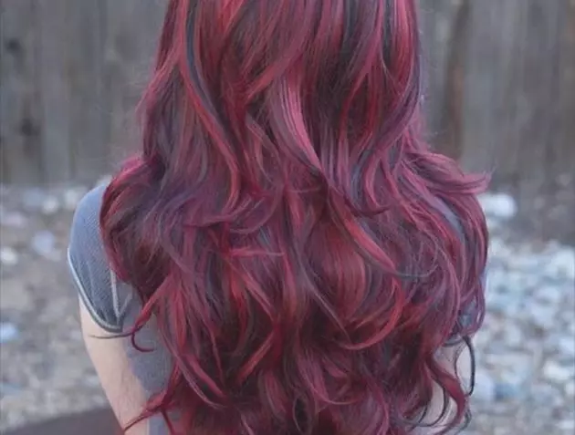 Mørk rød hårfarge (63 bilder): Hvordan få ønsket nyanse? Hvem kommer opp denne fargen? Rom av Krasok. 5337_32