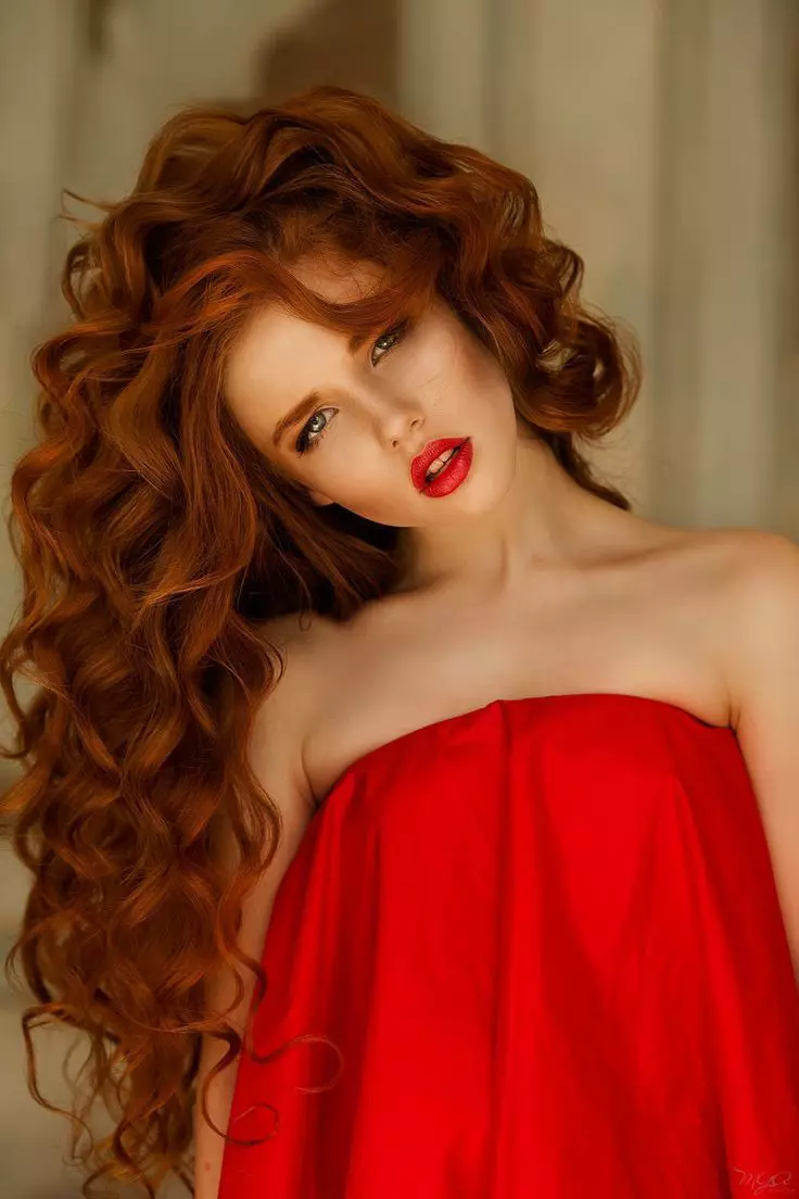 Mørk rød hårfarge (63 bilder): Hvordan få ønsket nyanse? Hvem kommer opp denne fargen? Rom av Krasok. 5337_8