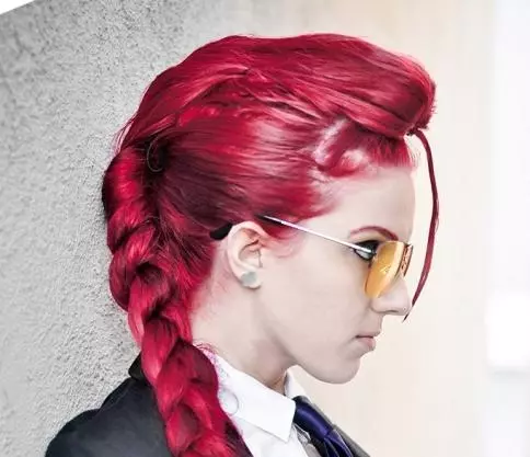 Malina kose (24 slike): tamno crven, jarko maline i druge nijanse. Ko je boja? 5338_7