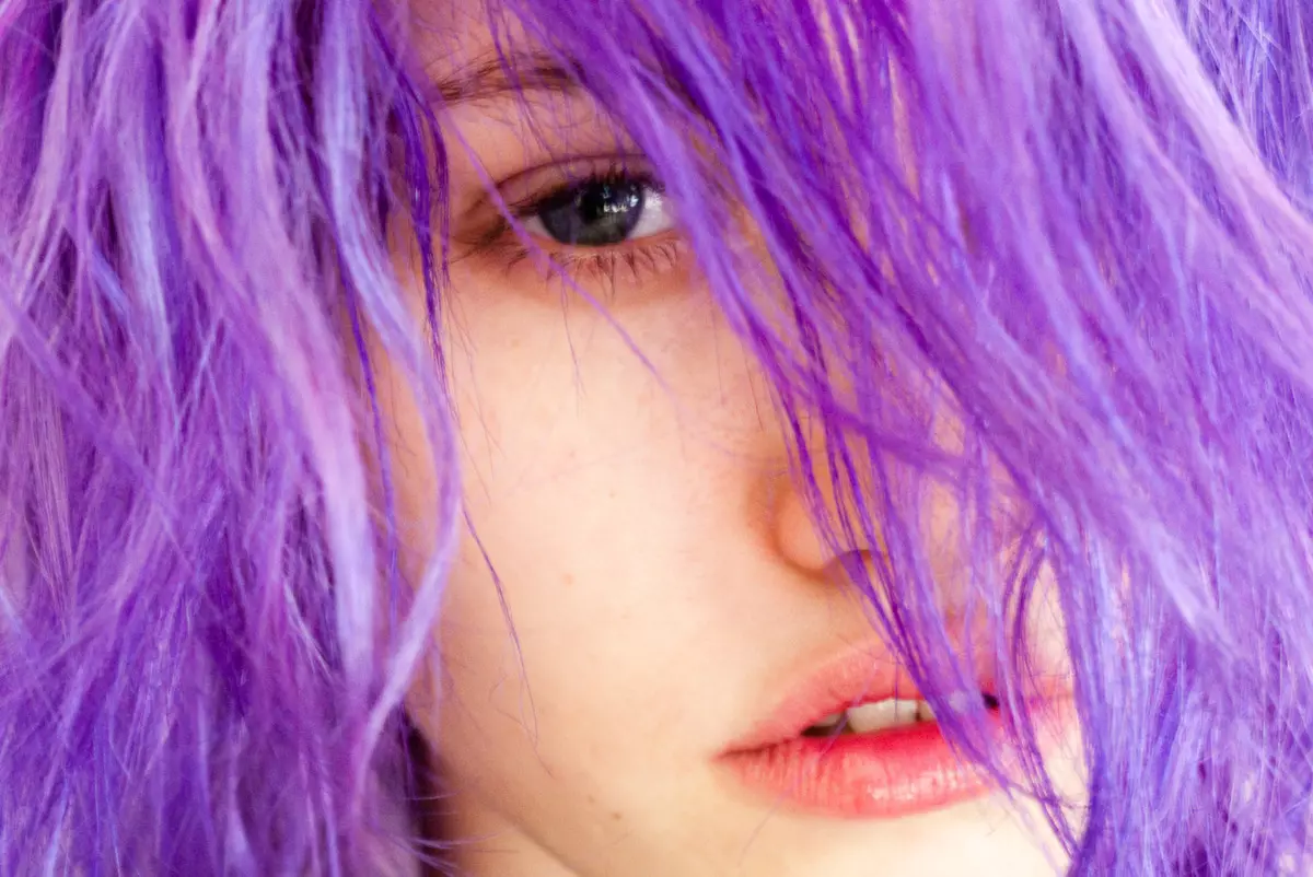 Purple bvudzi (84 photos): lilac uye mamwe mimvuri, blond tambo mu brown-violet, yebhuruu uye mamwe mavara 5343_83