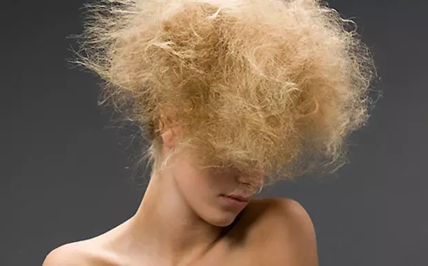 融化短髮（66張照片）：非常漂亮而時尚的女性髮型，熔化，技術和顏色的類型 5349_17
