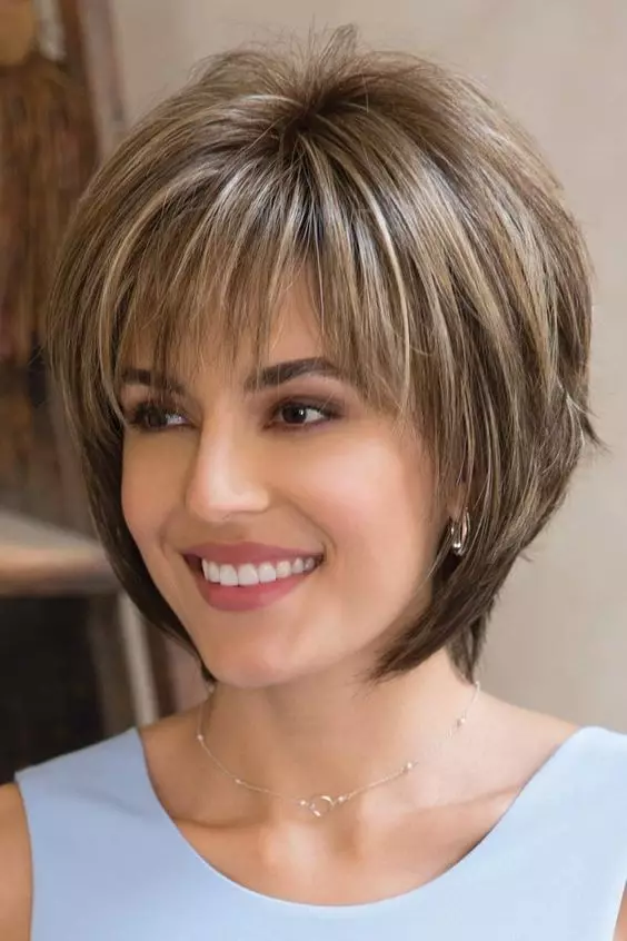 Melting untuk rambut pendek (66 foto): Potongan rambut wanita yang sangat cantik dan bergaya dengan lebur, jenis teknik dan warna 5349_23