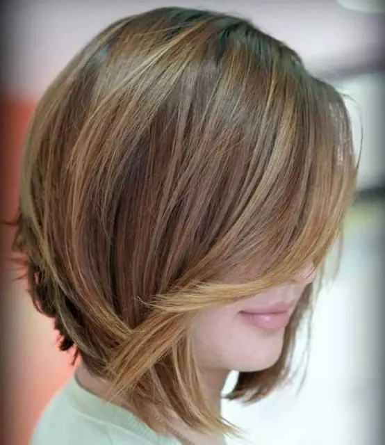 Топење за кратка коса (66 фотографии): Многу убави и модерни женски фризури со топење, видови на техники и бои 5349_30