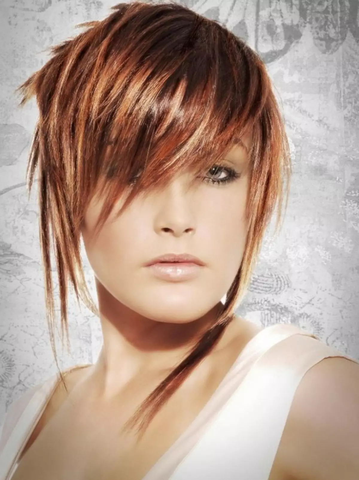 Топење за кратка коса (66 фотографии): Многу убави и модерни женски фризури со топење, видови на техники и бои 5349_4