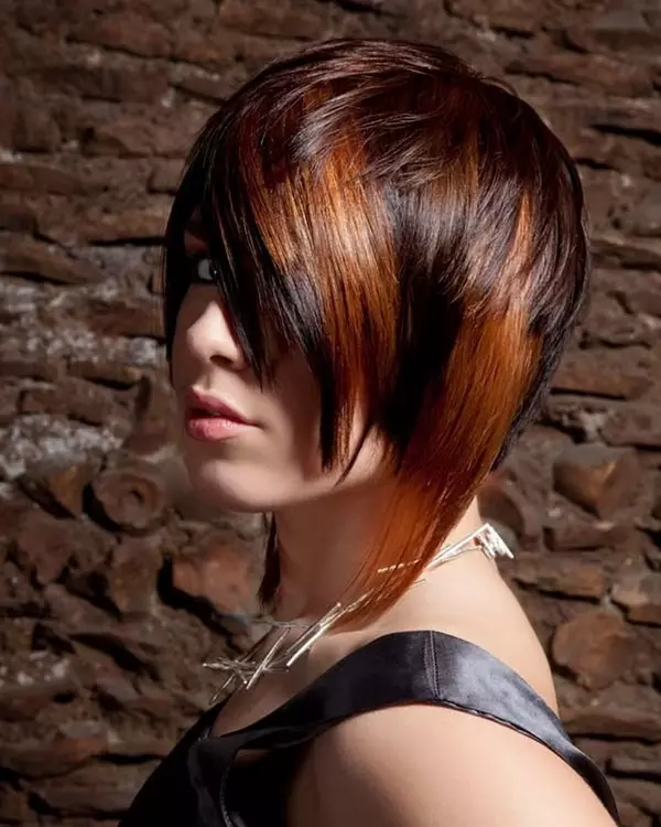 נמס עבור שיער קצר (66 תמונות): תספורות נשים יפה מאוד אופנתי עם התכה, סוגי טכניקות וצבעים 5349_40