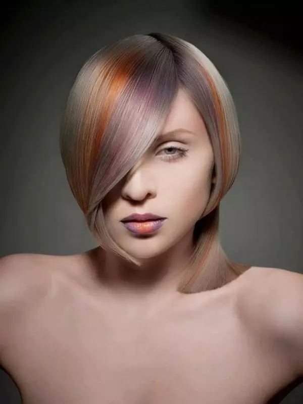 Melting untuk rambut pendek (66 foto): Potongan rambut wanita yang sangat indah dan modis dengan mencair, jenis teknik dan warna 5349_5