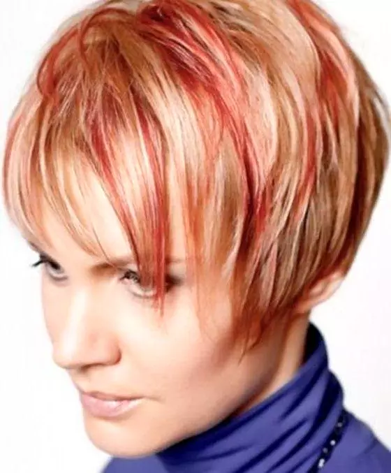 Lebur kanggo rambut cendhak (66 foto): potongan rambut wanita sing apik banget lan modis kanthi leleh, jinis teknik lan warna 5349_51