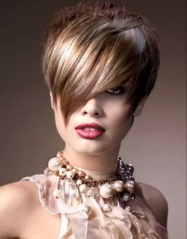 Мелірування на коротке волосся (66 фото): дуже красиві і модні жіночі стрижки з мелірування, види технік і варіанти кольорів 5349_6