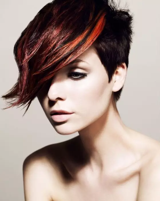 Topienie na krótkie włosy (66 zdjęć): bardzo piękne i modne fryzury damskie z topnieniem, typami technikami i kolorami 5349_62