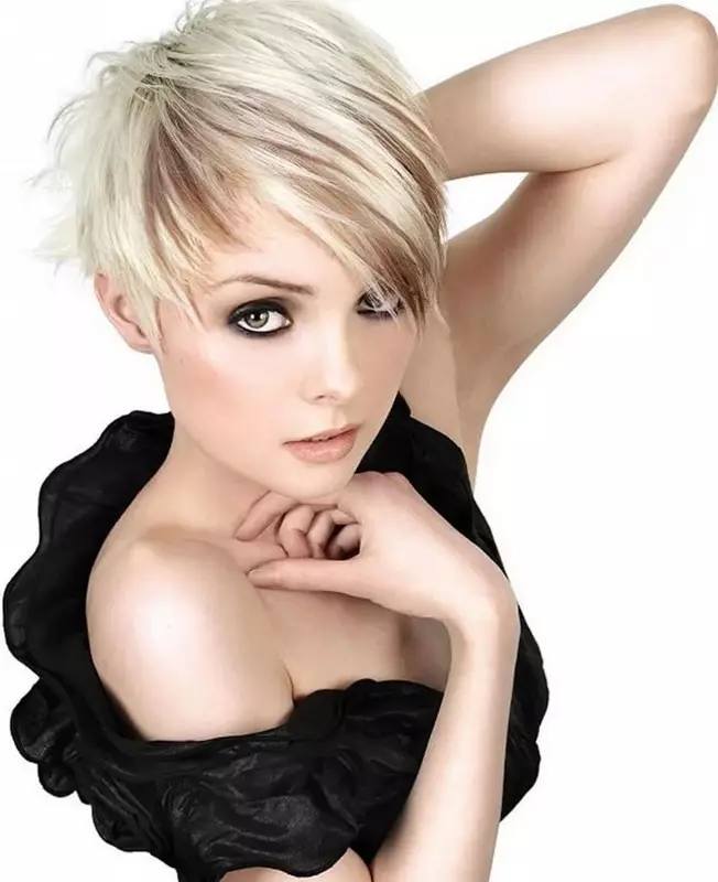 Мелірування на коротке волосся (66 фото): дуже красиві і модні жіночі стрижки з мелірування, види технік і варіанти кольорів 5349_9