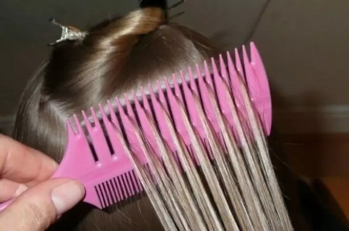 Λίξη σε ελαφριά μαλλιά (79 φωτογραφίες): Χειρισμός λευκών κλώνων σε σκοτεινούς τόνους, όμορφα πλάκα για βραχεία και μακριά μαλλιά, φροντίδα μετά τη ζωγραφική 5357_57
