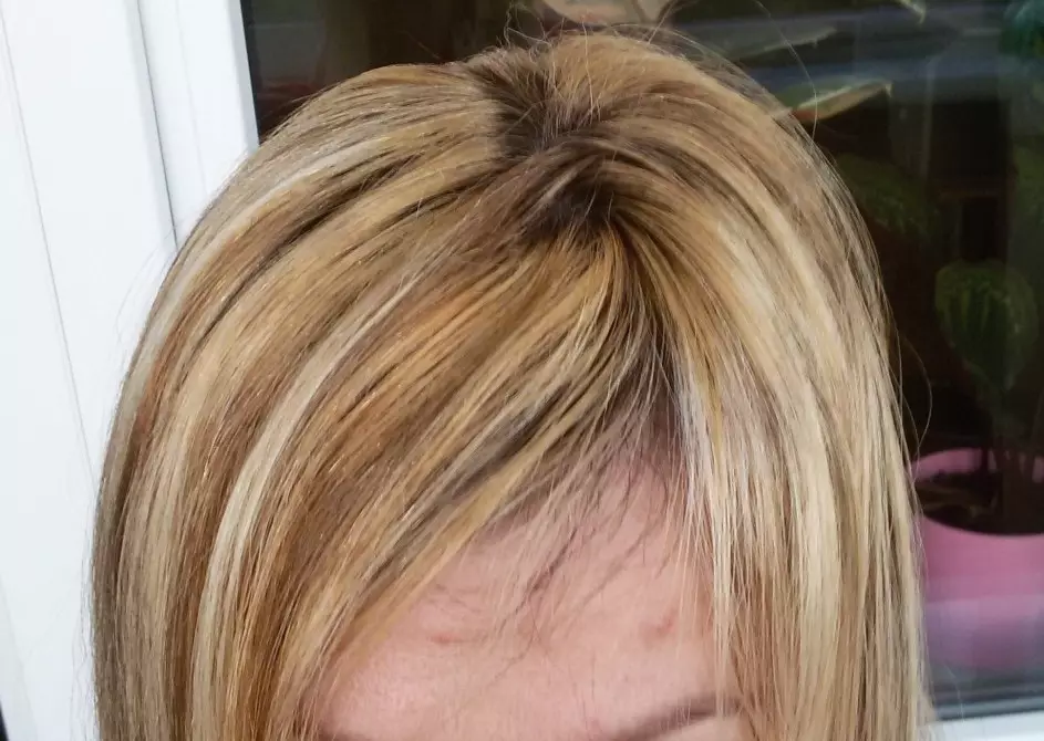 Tan chảy trên tóc sáng (79 ảnh): nhuộm các sợi trắng trong tông màu tối, seelings đẹp cho mái tóc ngắn và dài, chăm sóc sau khi vẽ 5357_60