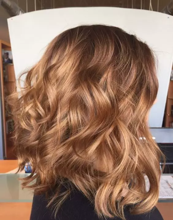 Caramel Melting (46 photos): What is the color of the hair best combined with melting under caramel? Features of the procedure for dark, bright and blond hair 5368_21