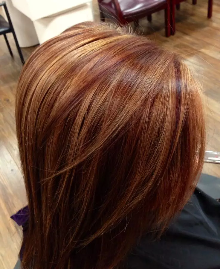 Topnienie karmelu (46 zdjęć): Jaki jest kolor włosów najlepiej połączonych z topiącym się pod karmelą? Cechy procedury dla ciemnych, jasnych i blond włosów 5368_3