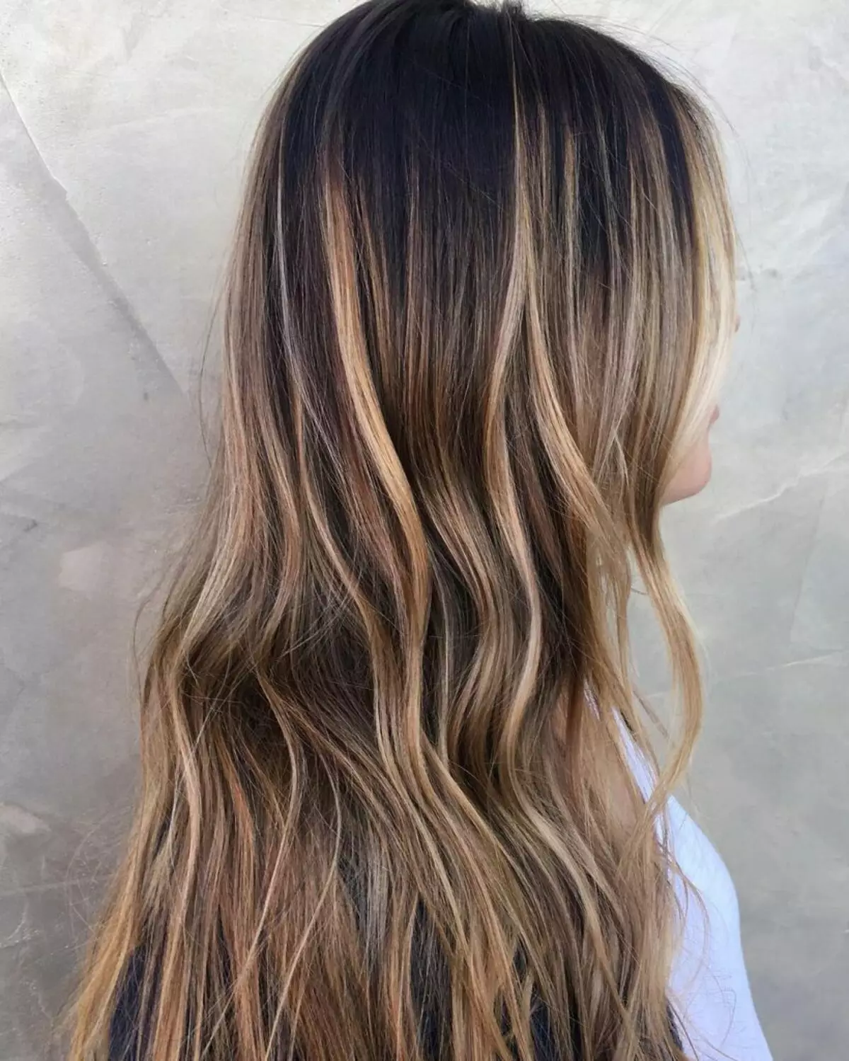 Caramel Melting (46 photos): What is the color of the hair best combined with melting under caramel? Features of the procedure for dark, bright and blond hair 5368_30