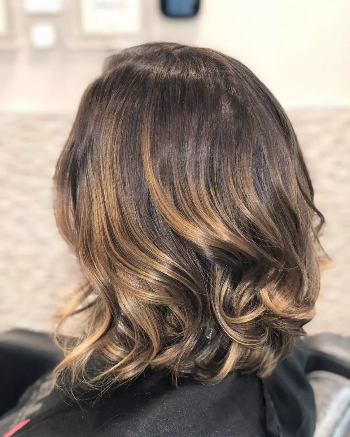 Caramel Melting (46 photos): What is the color of the hair best combined with melting under caramel? Features of the procedure for dark, bright and blond hair 5368_34