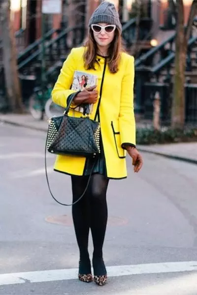 Žuta kaput 2021 (123 fotografija): Šta da obučem, šta šal u formi, moderan kaput, torbu do žute kaput, pribor, svijetlo žuta 536_116