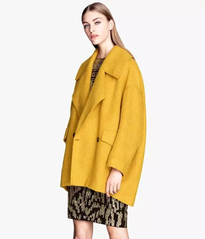 Sárga kabát 2021 (123 fotók): Mit kell viselni, milyen sálat illeszkedik, divatos kabát, táska sárga kabát, kiegészítők, világos sárga 536_28