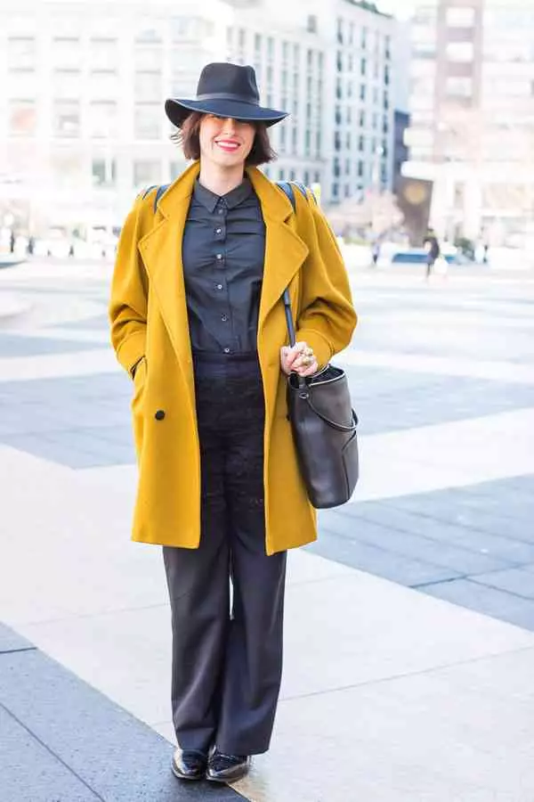 Žuta kaput 2021 (123 fotografija): Šta da obučem, šta šal u formi, moderan kaput, torbu do žute kaput, pribor, svijetlo žuta 536_56