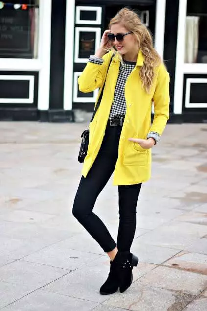 Sárga kabát 2021 (123 fotók): Mit kell viselni, milyen sálat illeszkedik, divatos kabát, táska sárga kabát, kiegészítők, világos sárga 536_6