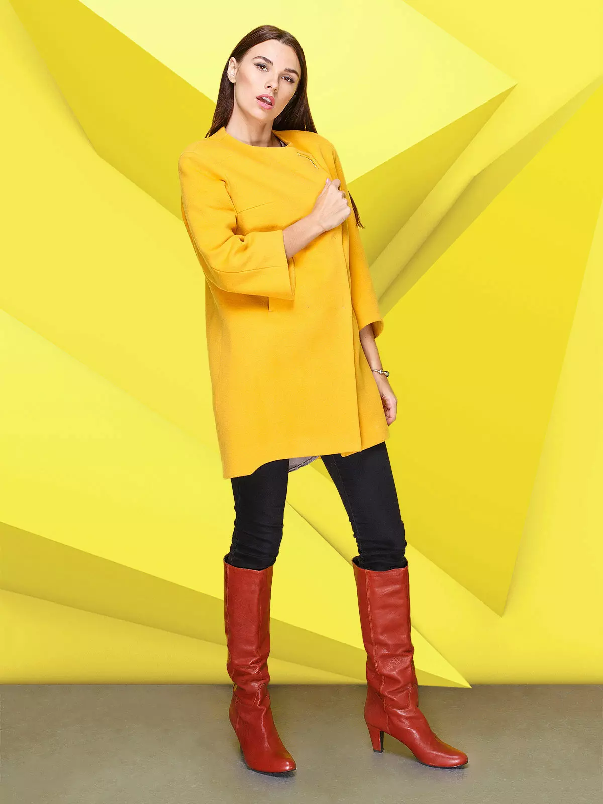 Sarı Coat 2021 (123 Fotoğraf): Ne giymeli, hangi eşarp uygun, moda ceket, sarı ceket, aksesuarlar, açık sarı 536_79