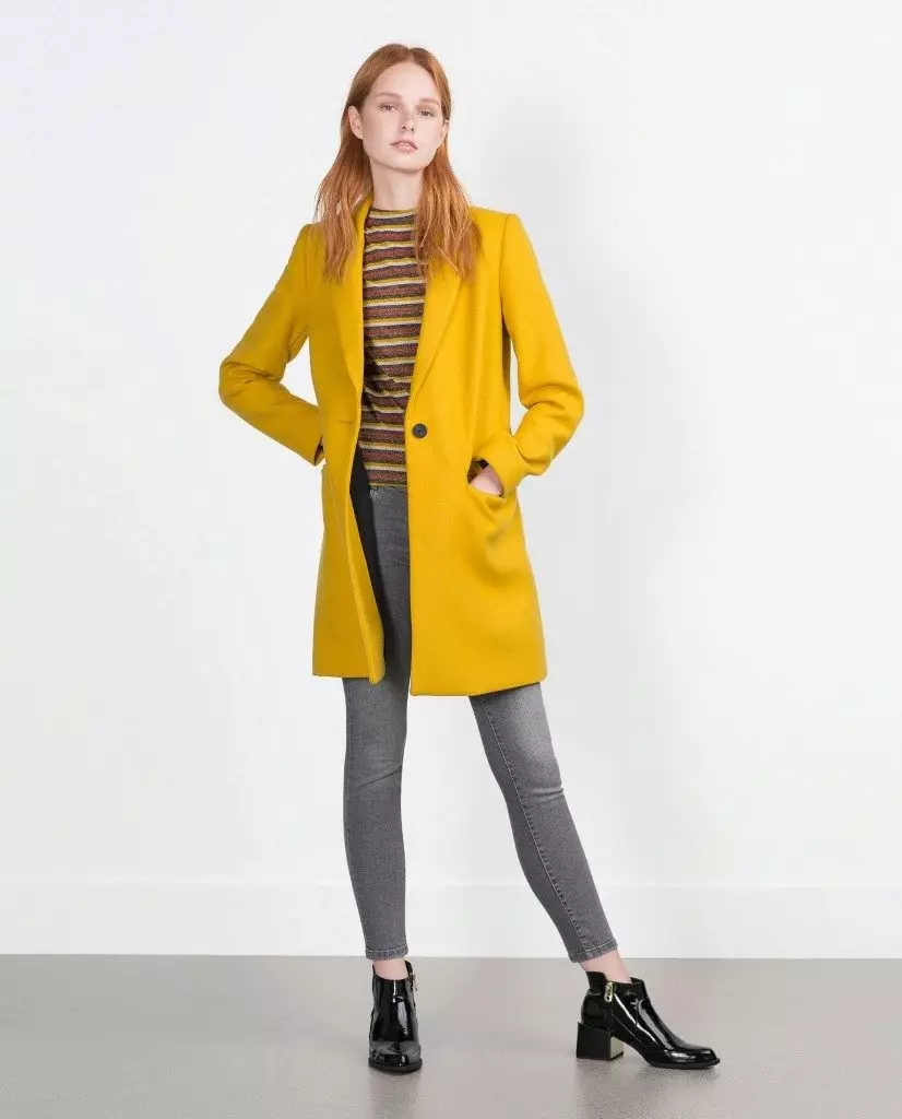 Sárga kabát 2021 (123 fotók): Mit kell viselni, milyen sálat illeszkedik, divatos kabát, táska sárga kabát, kiegészítők, világos sárga 536_81