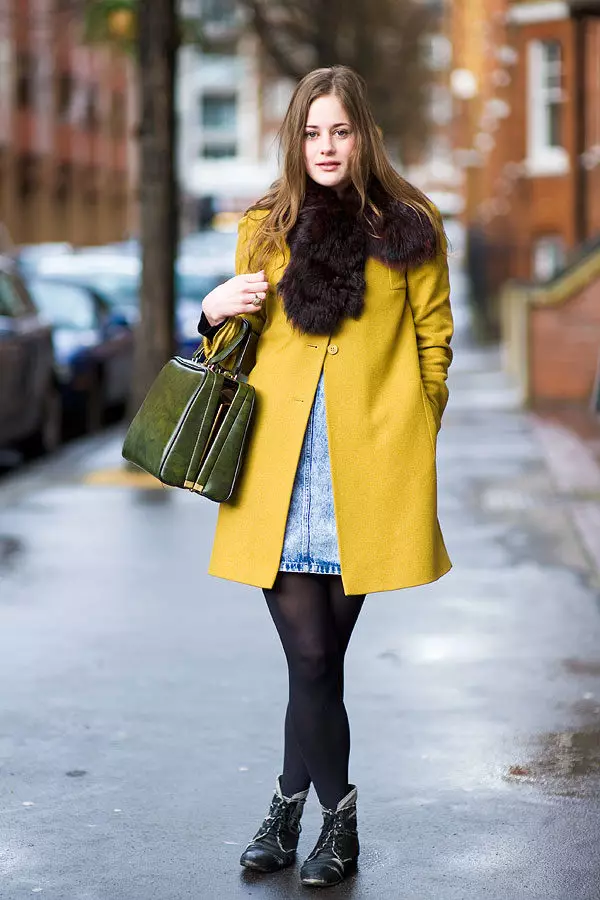 Žuta kaput 2021 (123 fotografija): Šta da obučem, šta šal u formi, moderan kaput, torbu do žute kaput, pribor, svijetlo žuta 536_96