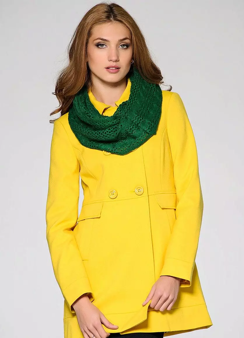 Sárga kabát 2021 (123 fotók): Mit kell viselni, milyen sálat illeszkedik, divatos kabát, táska sárga kabát, kiegészítők, világos sárga 536_99