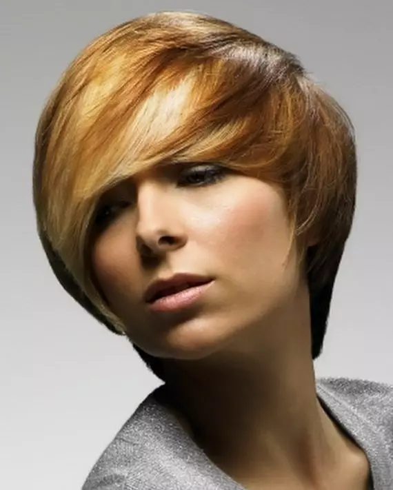 Smeltning for kort blond hår (34 billeder): Smuk farvning af tyndt blond hår, variabler af korte haircuts 5373_15