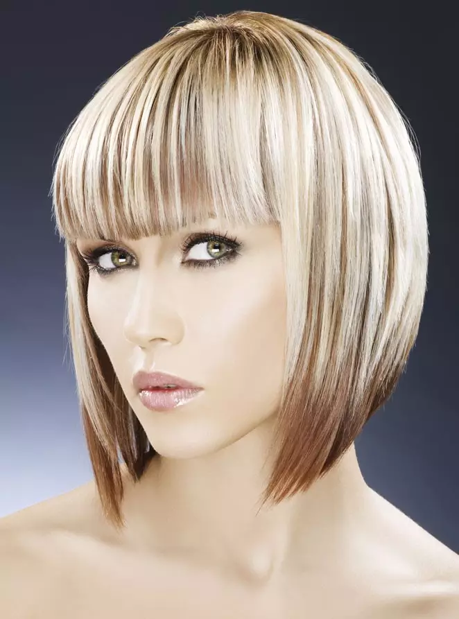 Tavenie pre krátke blond vlasy (34 fotografií): Krásne farbenie tenkých blond vlasov, premenných krátkych účesov 5373_21