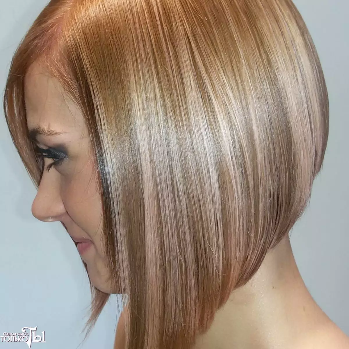 Tavenie pre krátke blond vlasy (34 fotografií): Krásne farbenie tenkých blond vlasov, premenných krátkych účesov 5373_9