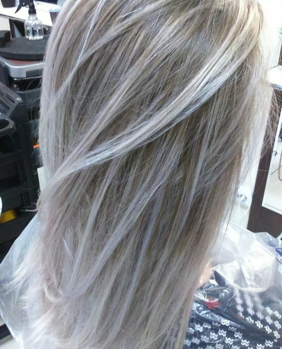 Ashling (60 foto's): smelten van grijze schaduw op donker en blond haar, haarkleuring in kleur essen blond 5381_11