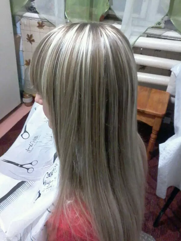 Попелясте мелірування (60 фото): мелірування сірого відтінку на темні і русяве волосся, фарбування волосся в колір попелястий блонд 5381_18