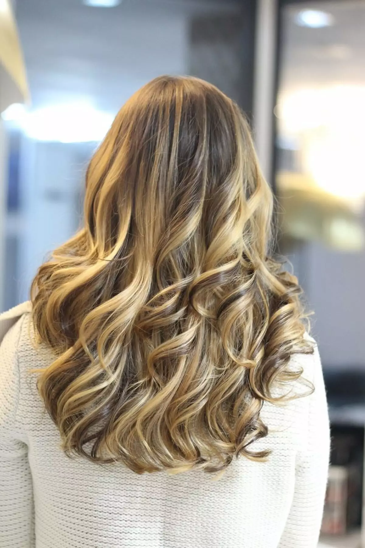 Melting für lange blonde Haare (20 Fotos): Verschiedene Optionen für gerade und lockiges Haar 5387_3