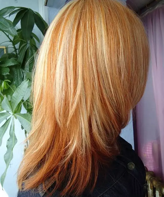 Melting Blond (63 ảnh): Trắng tan chảy trên mái tóc đen, các tính năng của mái tóc bị nhuộm màu trong màu bạch kim 5388_41
