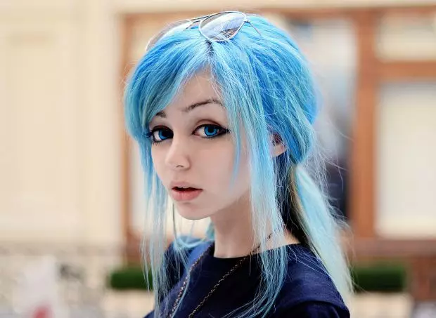 Sininen hiukset Paint: Yleiskatsaus kestävistä hiusmaaleista sinisellä Tump, vaaleansinisestä mustalle ja sinisille 5402_10