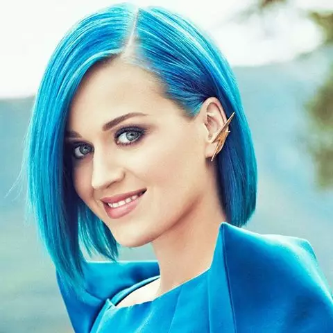 Plava boja kose: Pregled otpornih boja kose s plavim tampom, od svijetlo plave do crne i plave nijanse 5402_11