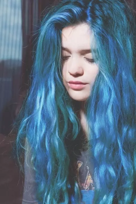 Blue Hair Paint: Ülevaade vastupidavatest juuste värvidest sinise tumpiga, helesinisest kuni mustade ja siniste toonideni 5402_12