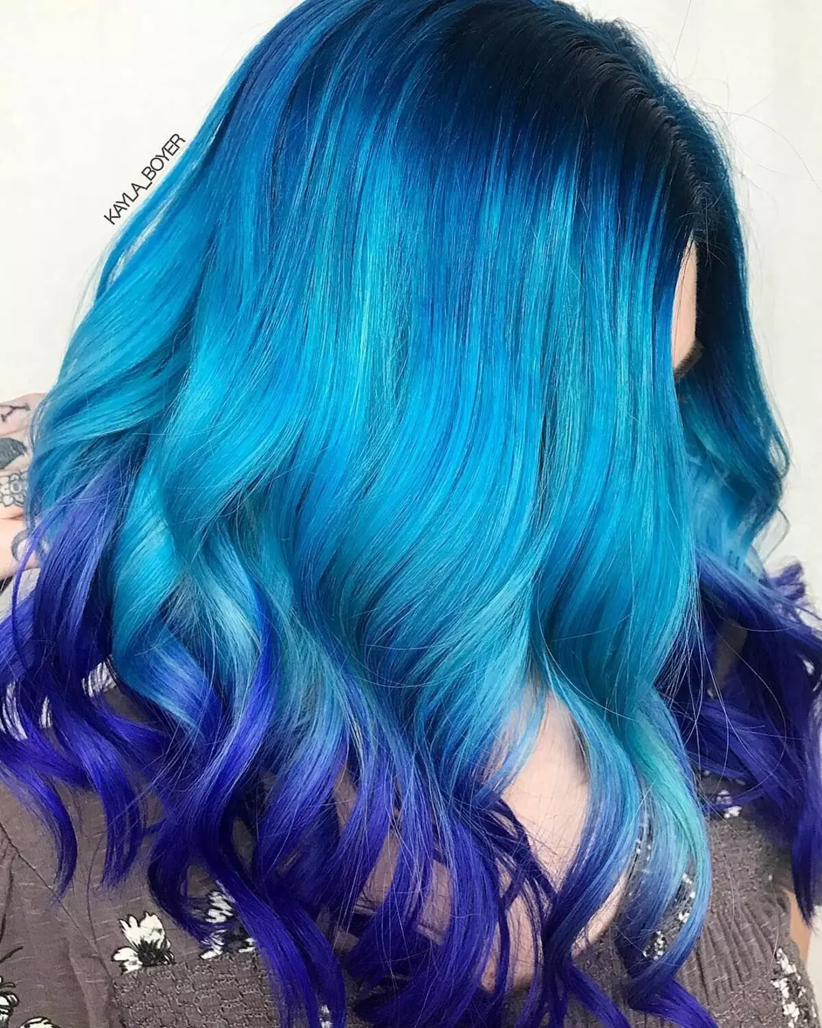 Cet rambut biru: Telaga cet rambut tahan sareng tumpu biru, tina lampu biru ka warna hideung sareng warna biru 5402_2