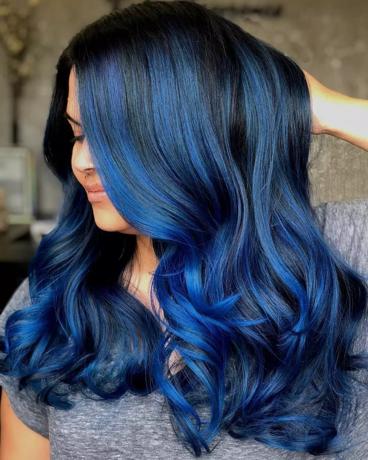 رنگ مو آبی: مرور کلی رنگ های مقاوم در برابر رنگ با سوزن آبی، از آبی روشن به سایه های سیاه و سفید 5402_4