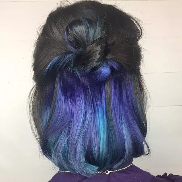 צבע שיער כחול: סקירה של צבעי שיער עמיד עם צבת כחול, מ כחול בהיר לגוונים שחורים וכחולים 5402_53